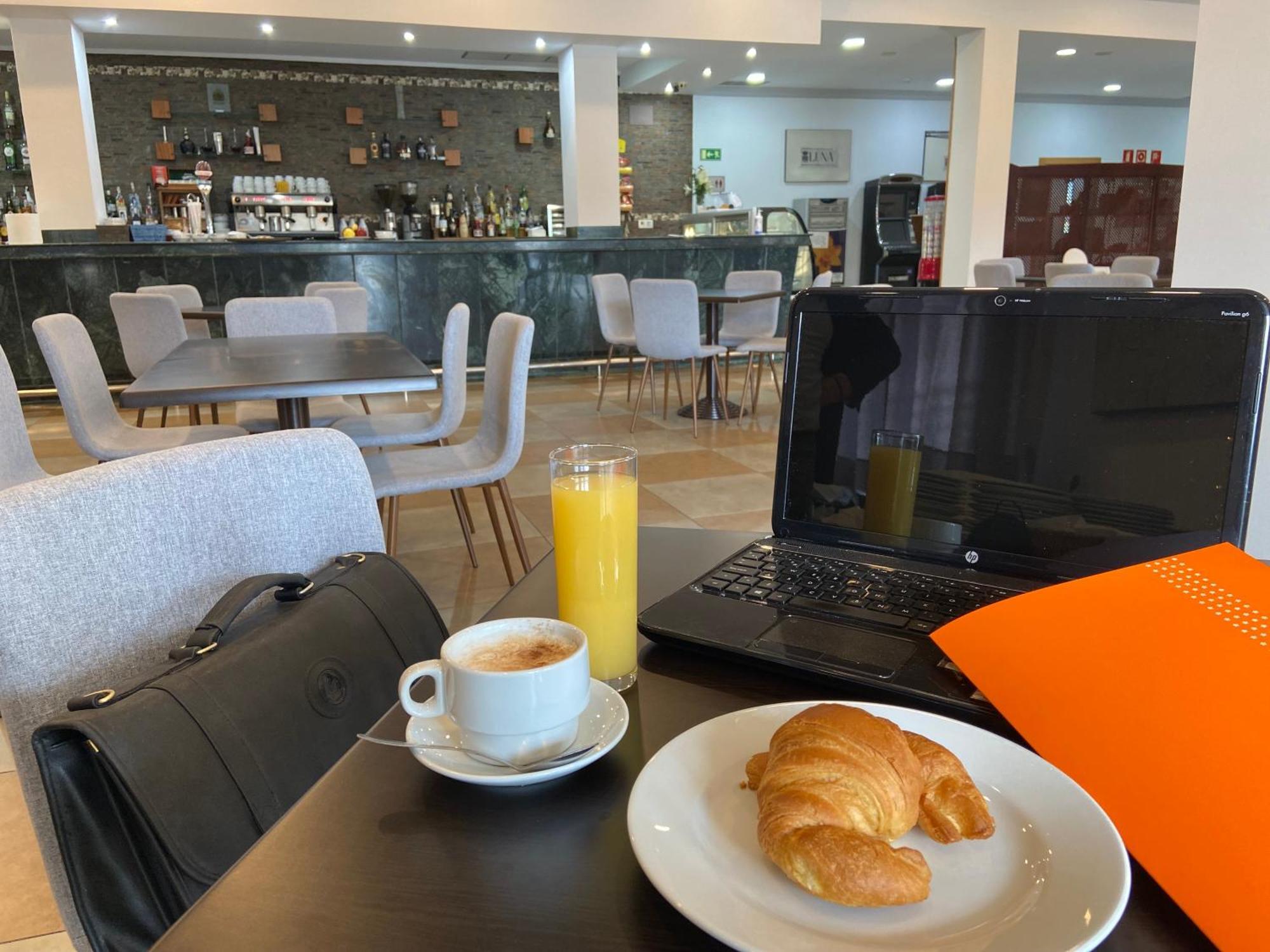 Hotel Montera Plaza Los Barrios Luaran gambar